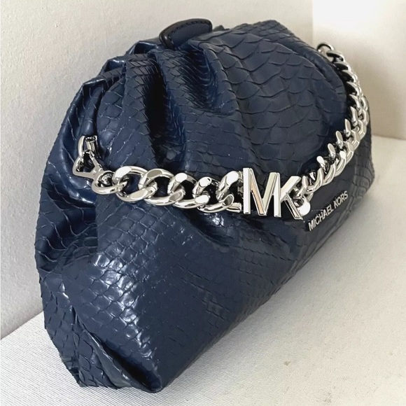 New Michael Kors Nola Small Snake Embossed Crossbody Chain Clutch Navy - Picture 4 of 6